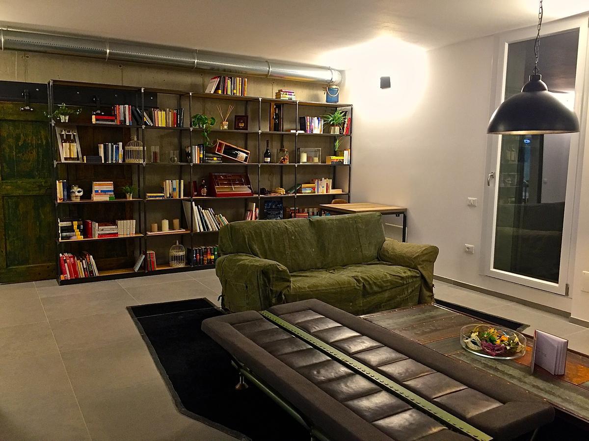 Pove 2.4 Hotel